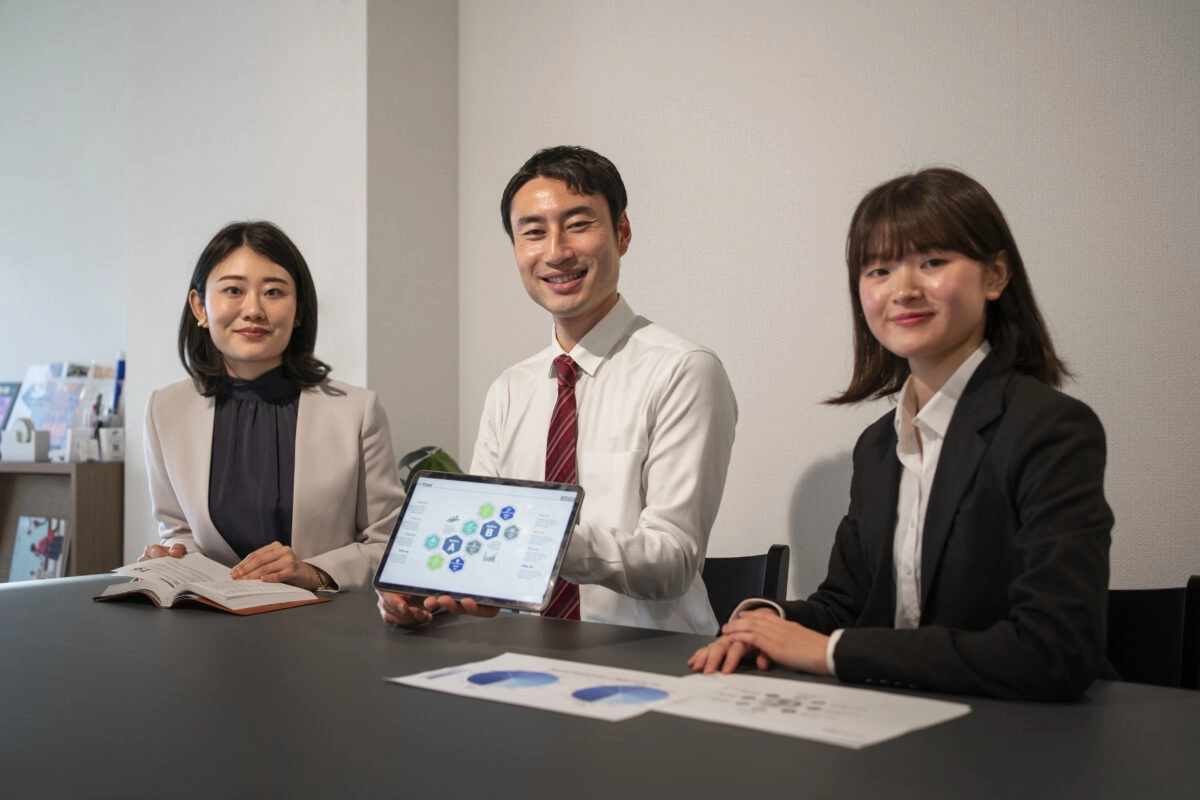 Business People Working With Ipad Medium Shot 1200x800 1